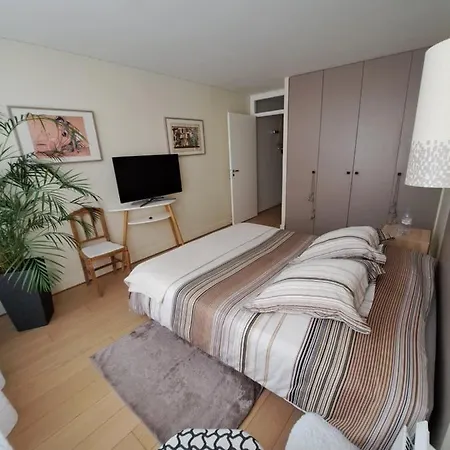 Guest In Loft House In Nation